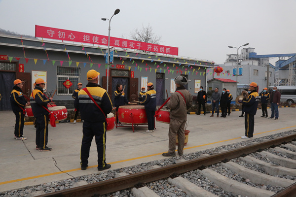 1643763905128624.jpg 下层慰问1.jpg