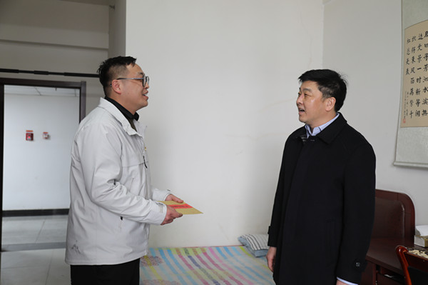1674194673198441.jpg 2 赵华全慰问.JPG
