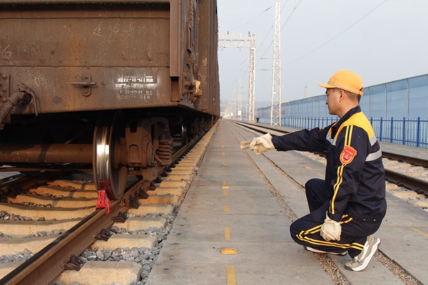 1688118355195313.jpg 落实清静步伐_副本.jpg