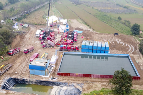 1689655511512542.jpg 1.µØÃæË®Æ½¾®·Ö¶ÎѹÁÑÊ©¹¤ÏÖ³¡_¸±±¾.jpg