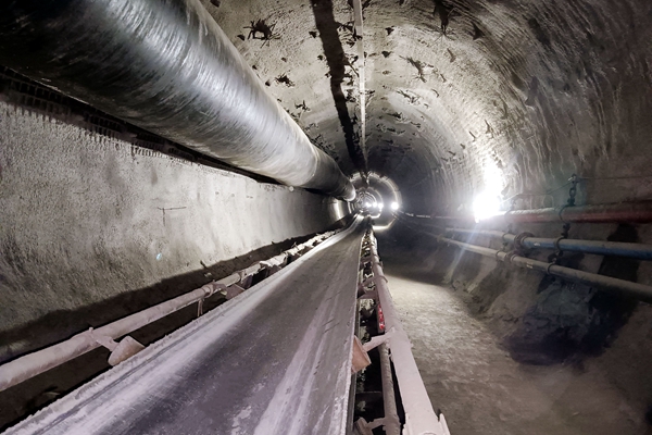 1708066733685797.jpg 巷道喷浆效果_副本.jpg