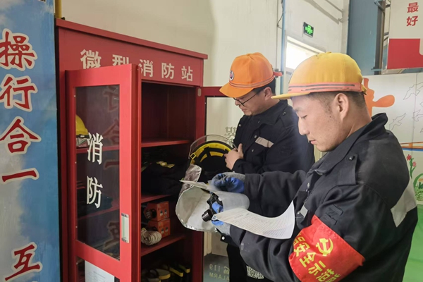 1744944380676032.jpg 党员施展先锋模范作用_副本.jpg