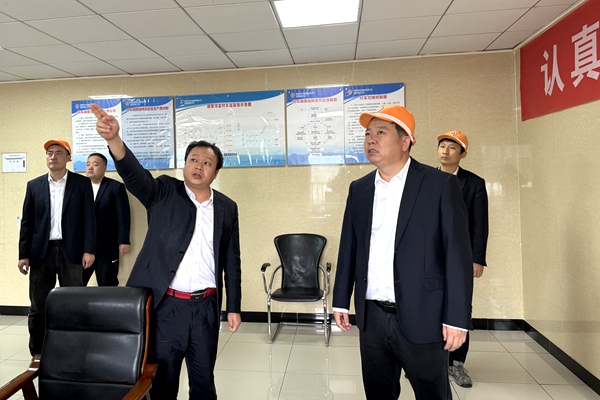 1759203066450431.jpg 分公司向导带队检查_副本.jpg